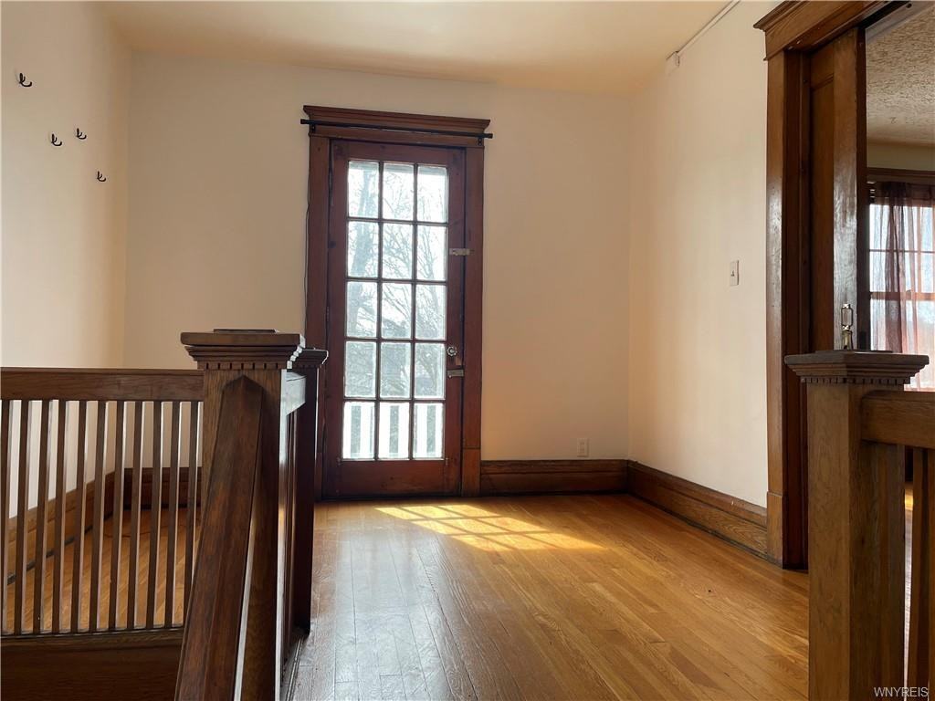 565 Crescent Ave - Photo 2 of 36