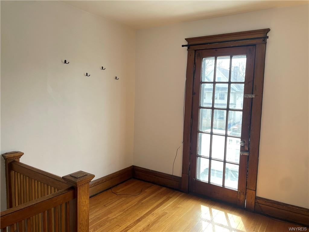 565 Crescent Ave - Photo 3 of 36