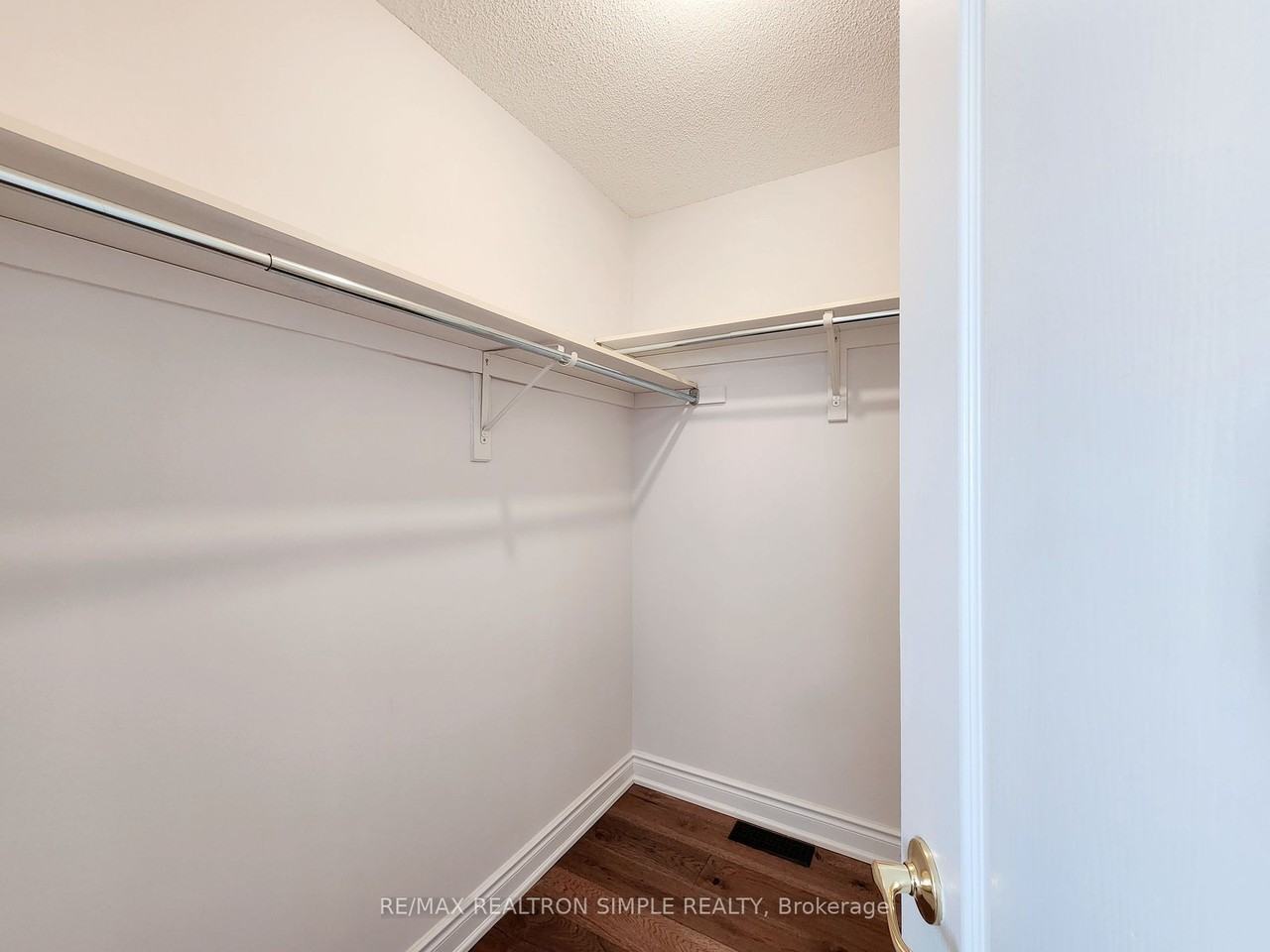 75 Westchester Crescent - Photo 2 of 6
