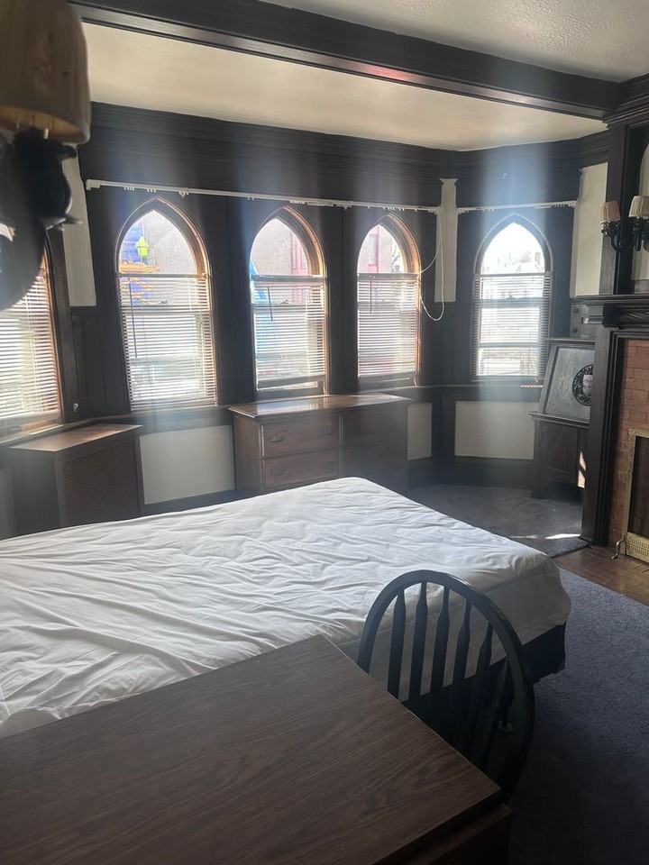 230 West 9th Street - Photo 5 of 14