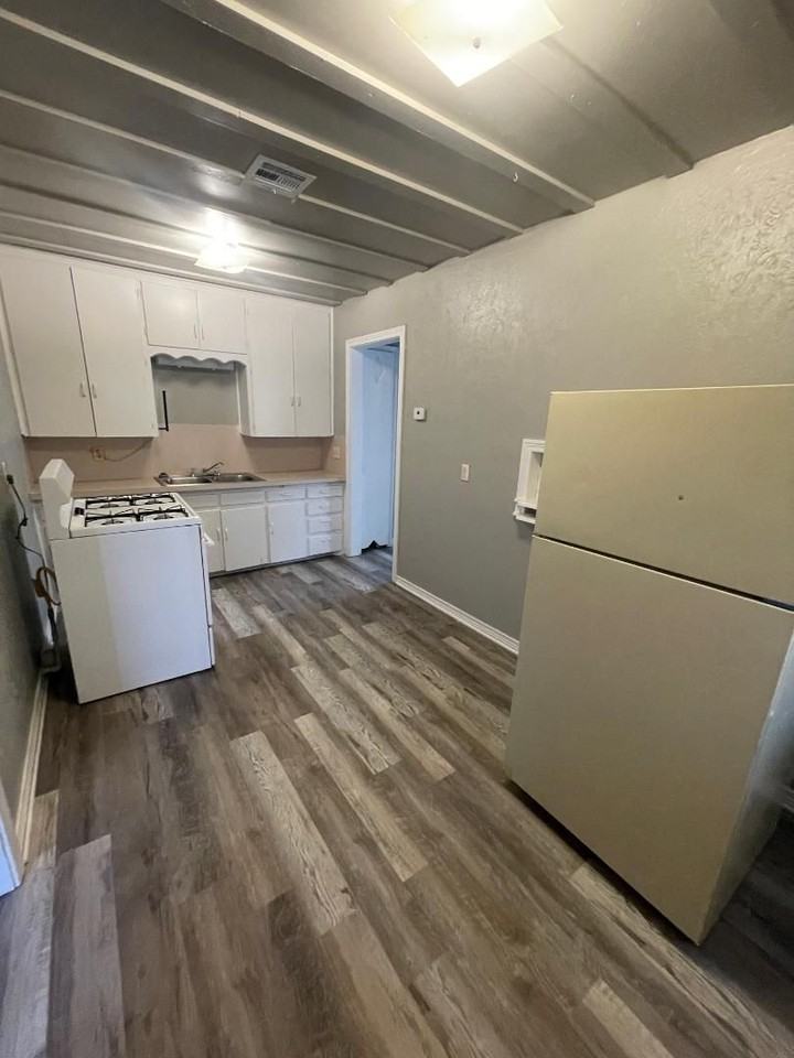 1026 Arkansas St - Photo 4 of 10