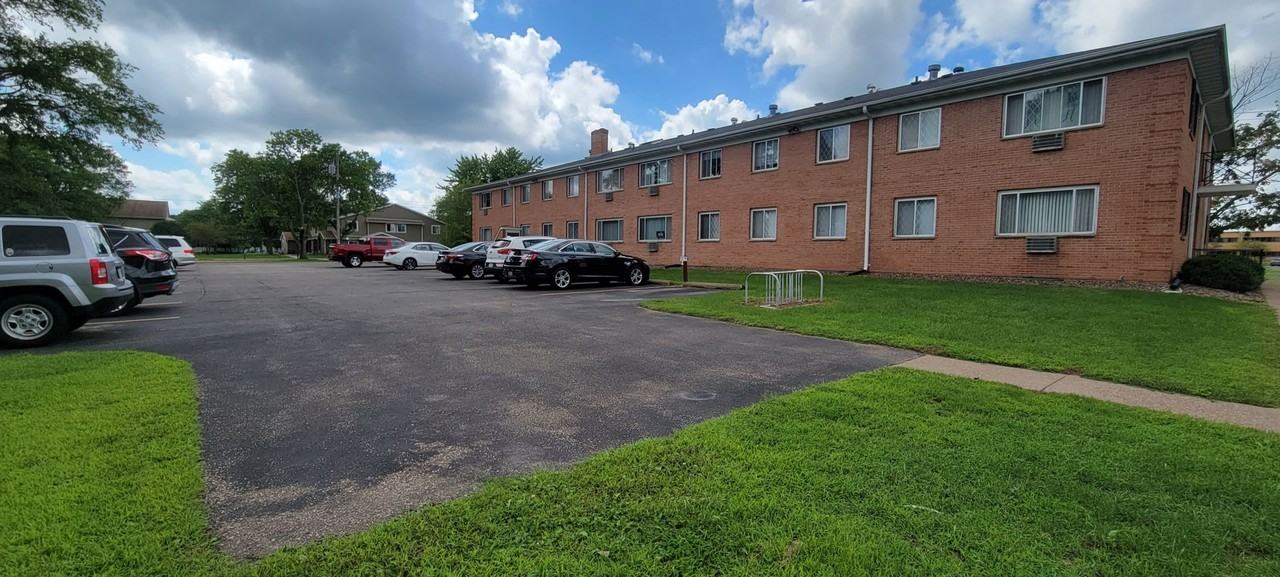 Carriage Hills Apartments - Photo 4 of 39