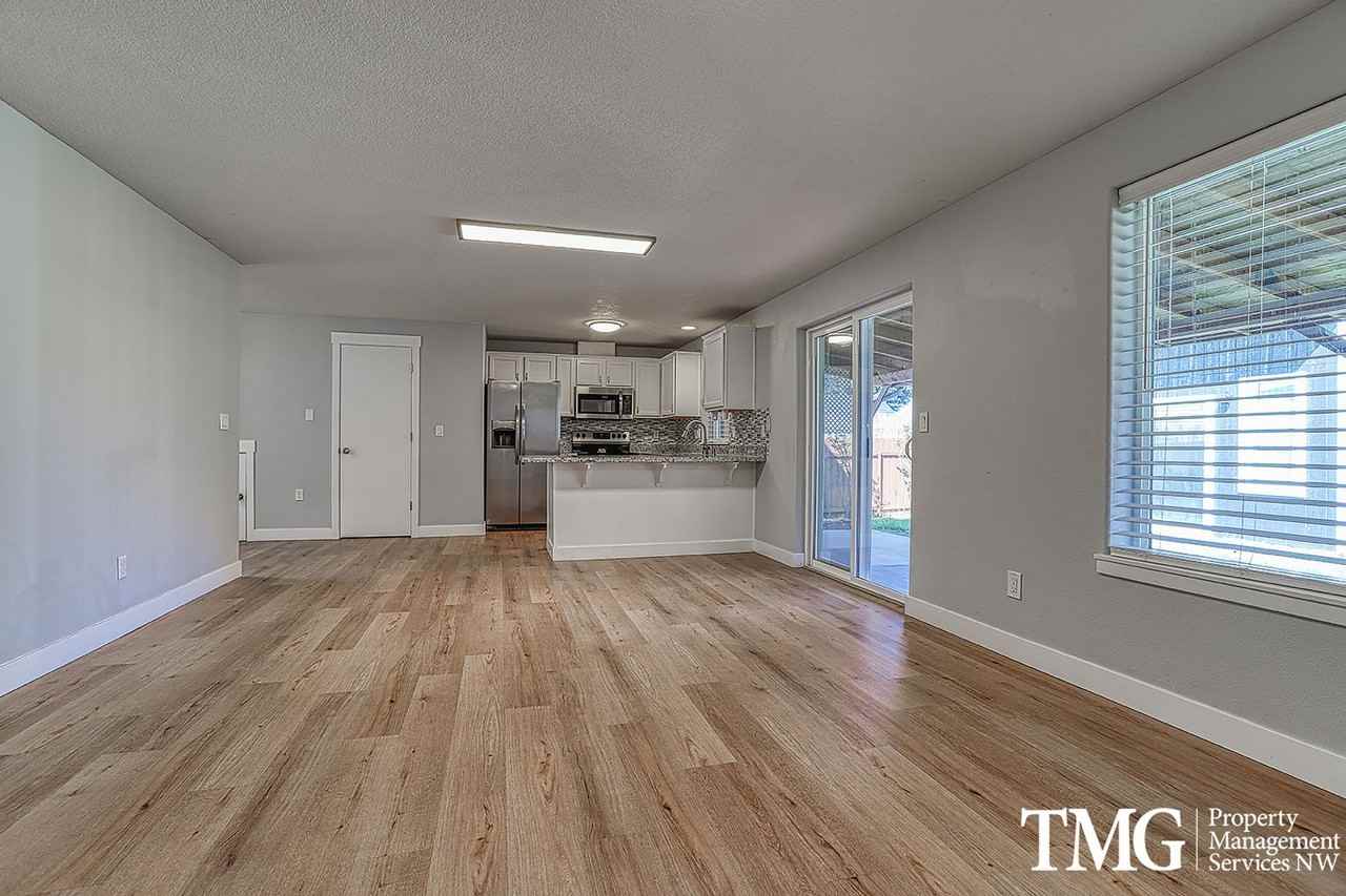 1106 W 31st St - Photo 3 of 30