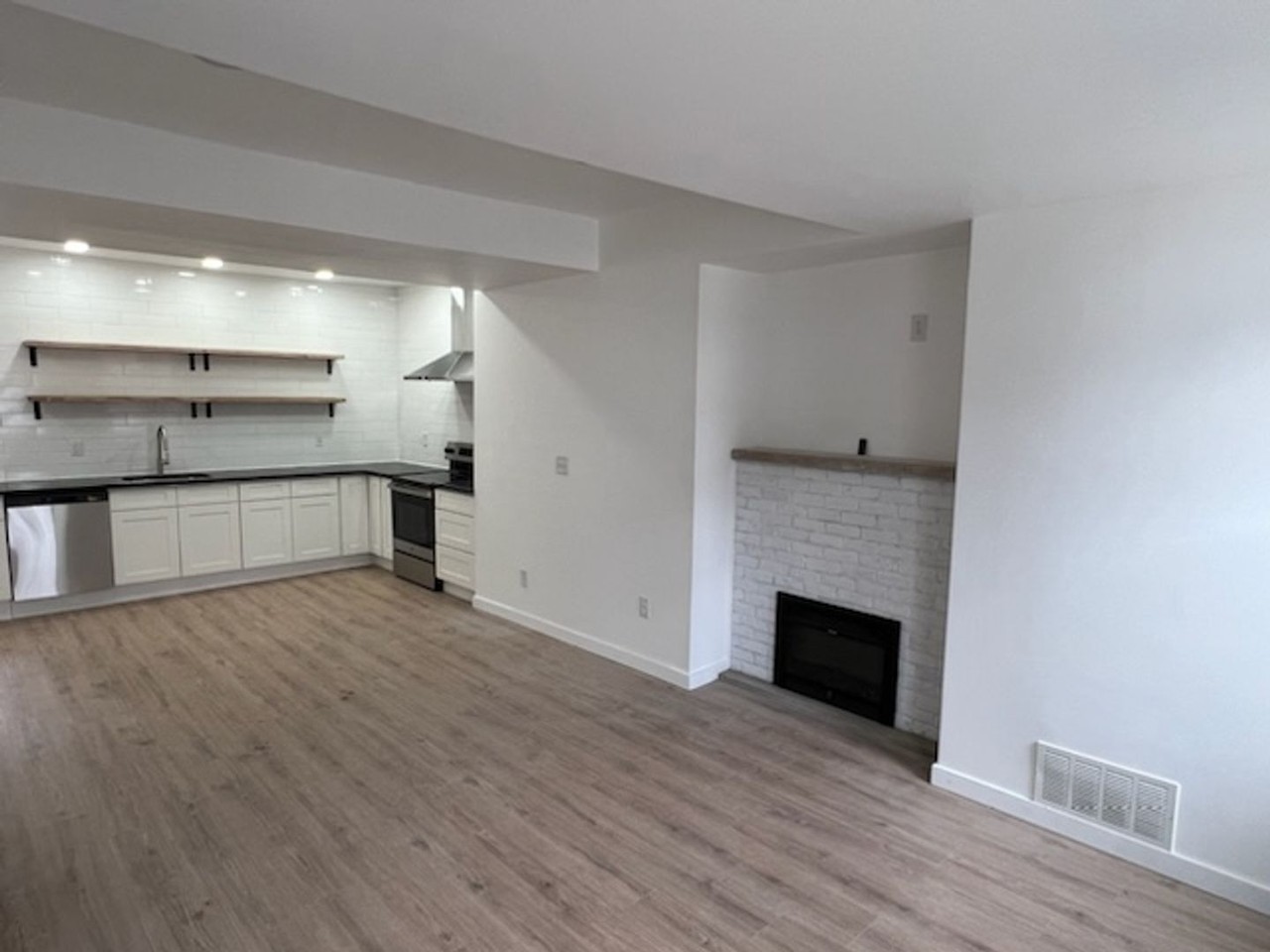 1852 Main St - Photo 3 of 34