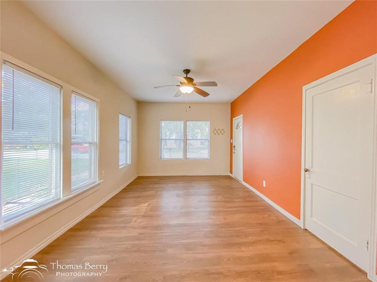 2807 Russell Ave - Photo 4 of 33