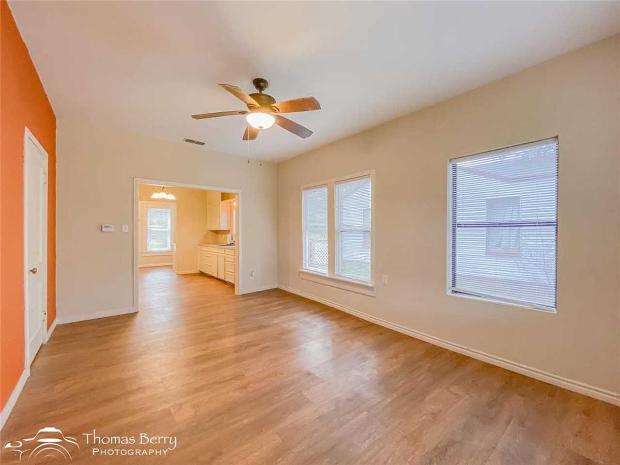 2807 Russell Ave - Photo 7 of 33