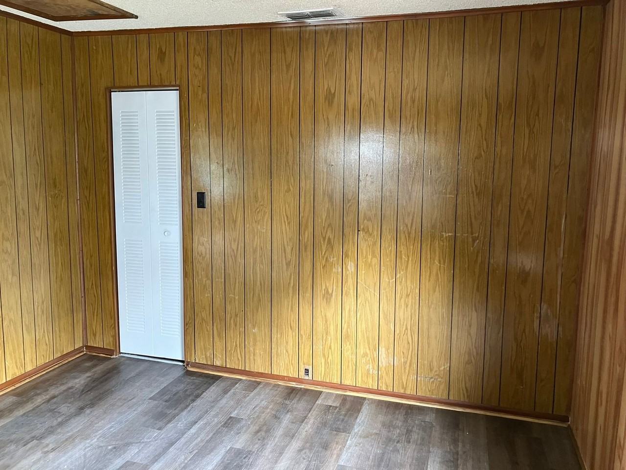 1301 W 8th St - Photo 3 of 5