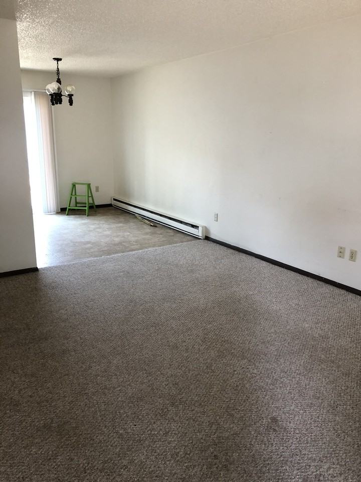 824 Charlo St - Photo 2 of 7