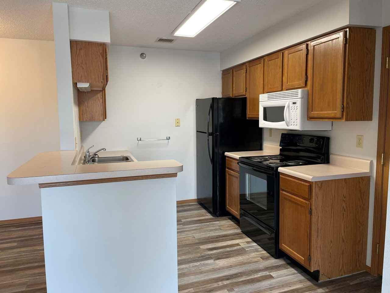 909 E 14th St - Photo 2 of 23