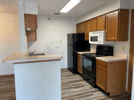 featured image of 909 E 14th St