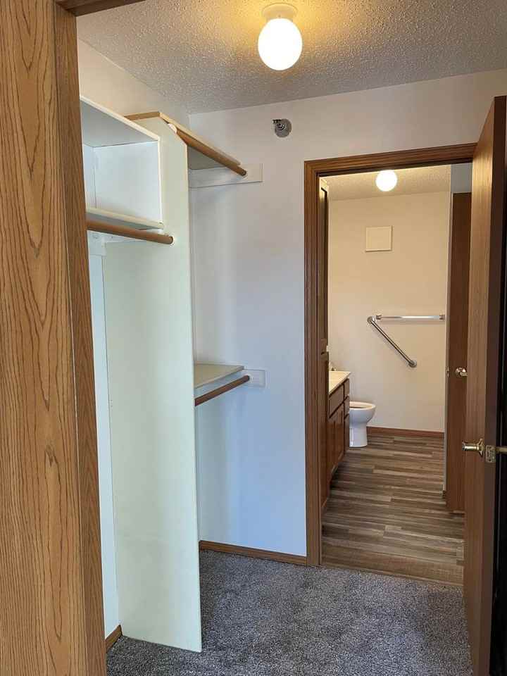 909 E 14th St - Photo 4 of 23