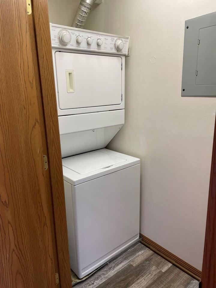 909 E 14th St - Photo 5 of 23