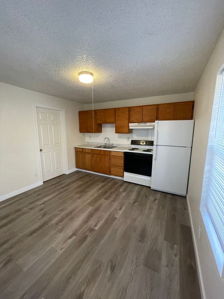 6043 -6051 NE Simpson - Photo 2 of 28