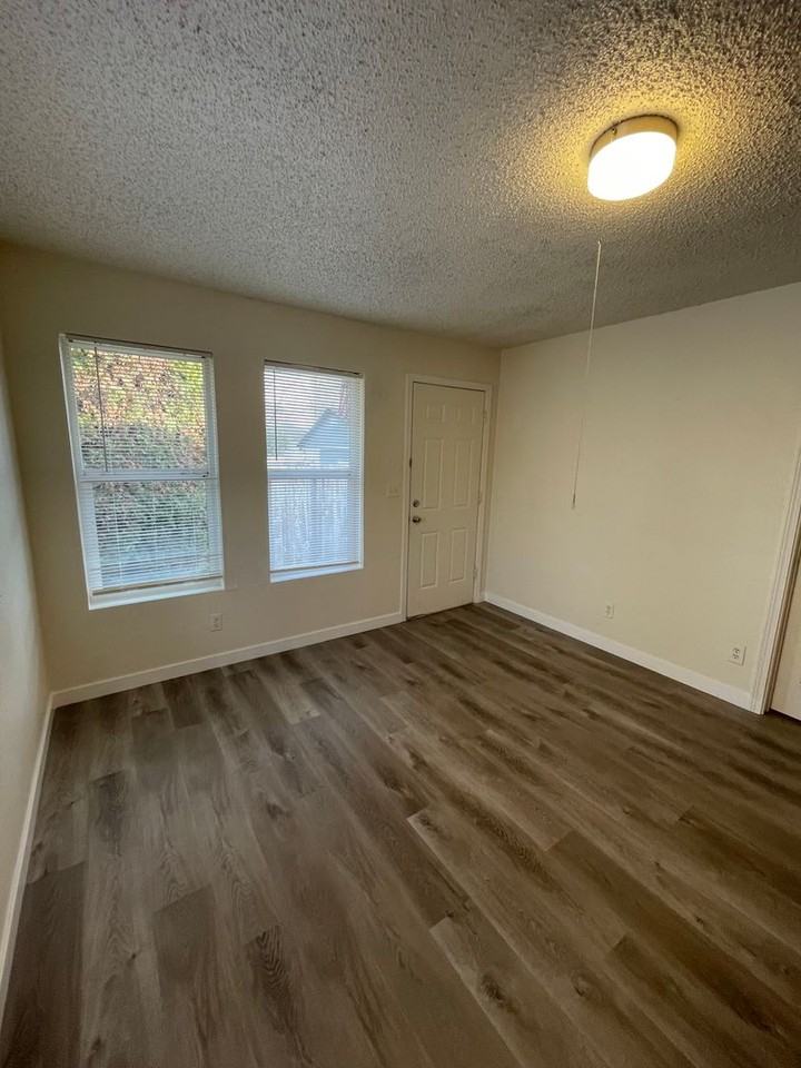 6043 -6051 NE Simpson - Photo 3 of 28