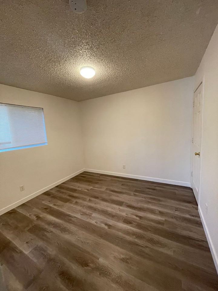 6043 -6051 NE Simpson - Photo 4 of 28