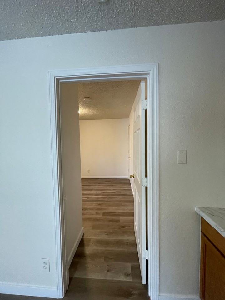 6043 -6051 NE Simpson - Photo 5 of 28