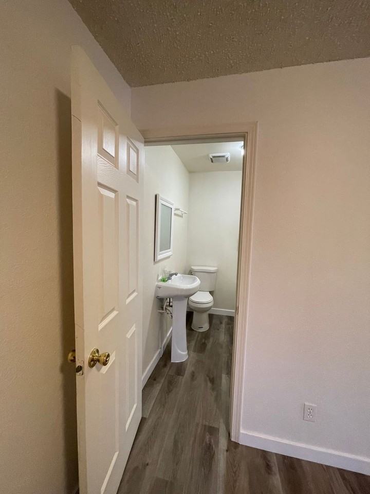 6043 -6051 NE Simpson - Photo 6 of 28