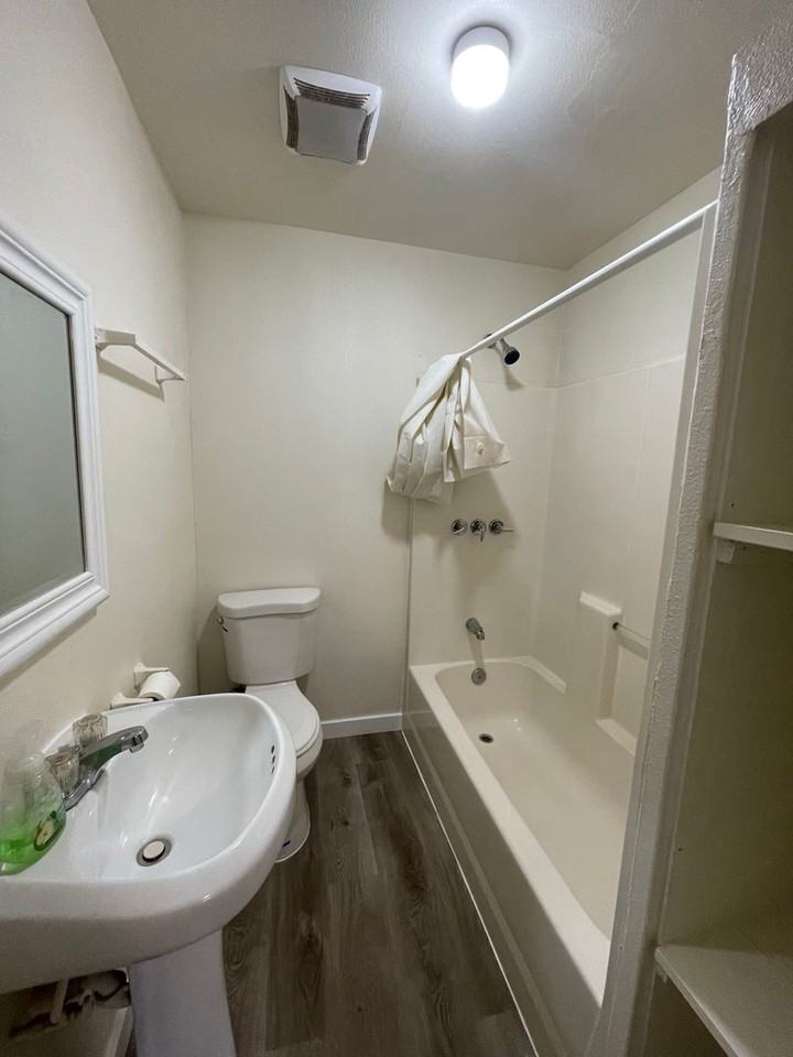 6043 -6051 NE Simpson - Photo 7 of 28