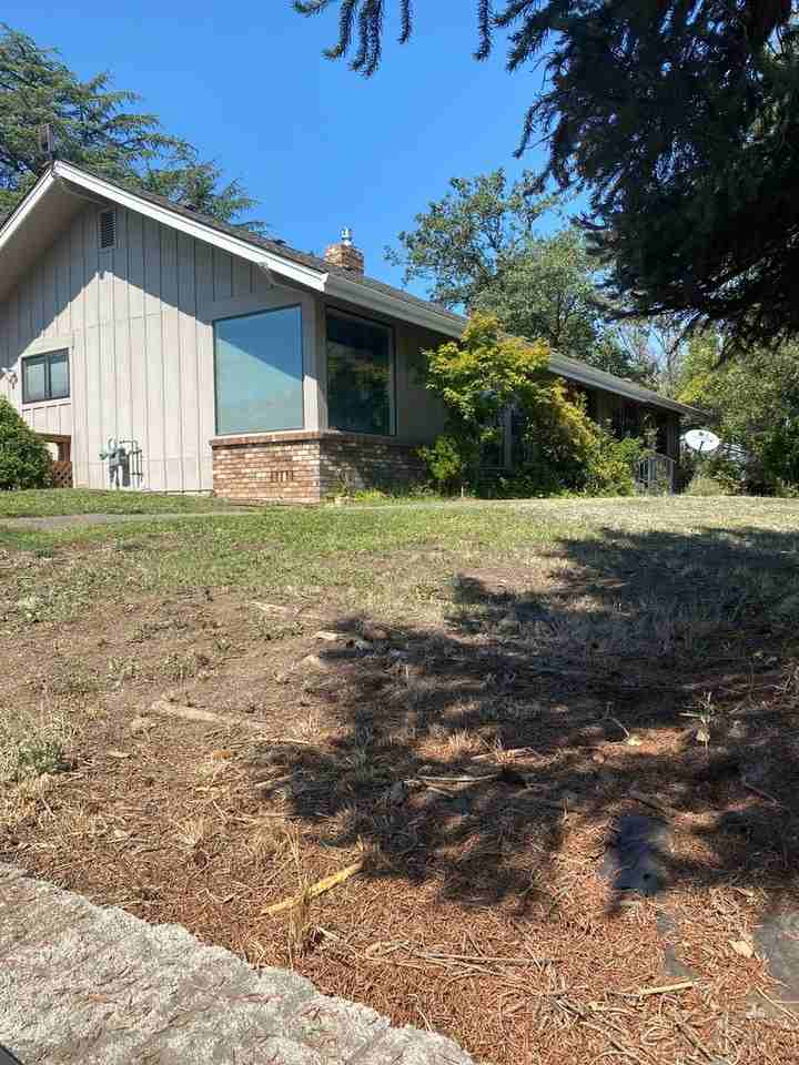 107 Sunrise Ave - Photo 2 of 13