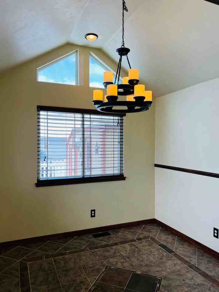 4717 Canyon Creek Blvd - Photo 3 of 21