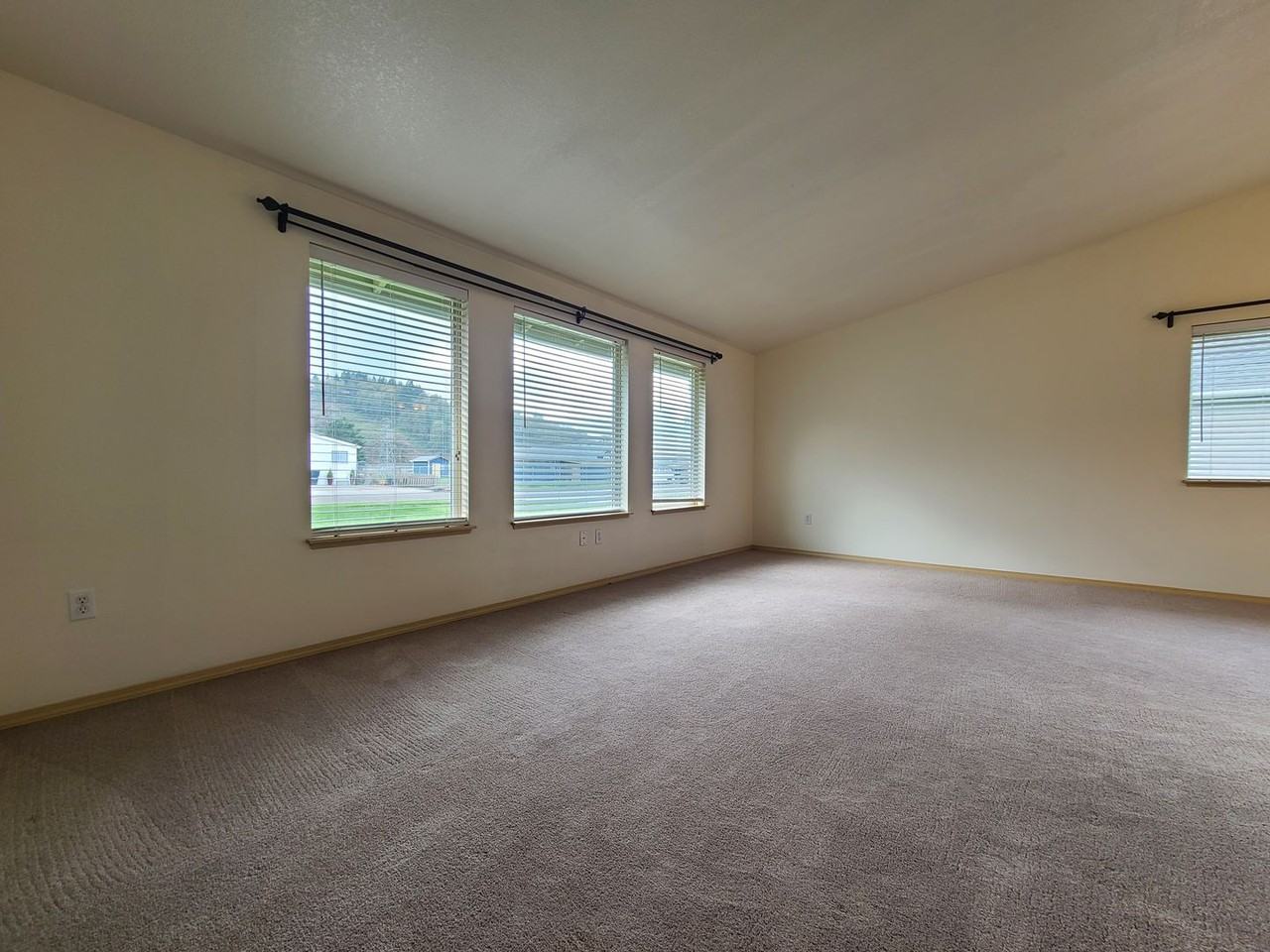 115 Charles St - Photo 3 of 18