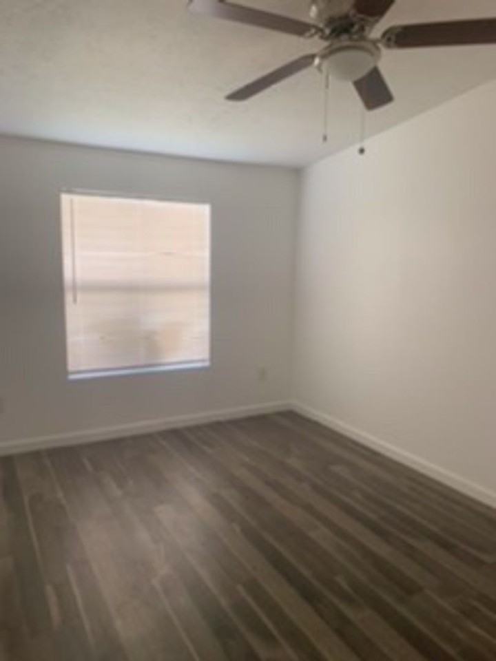 11939 Greenrock Ln - Photo 7 of 15