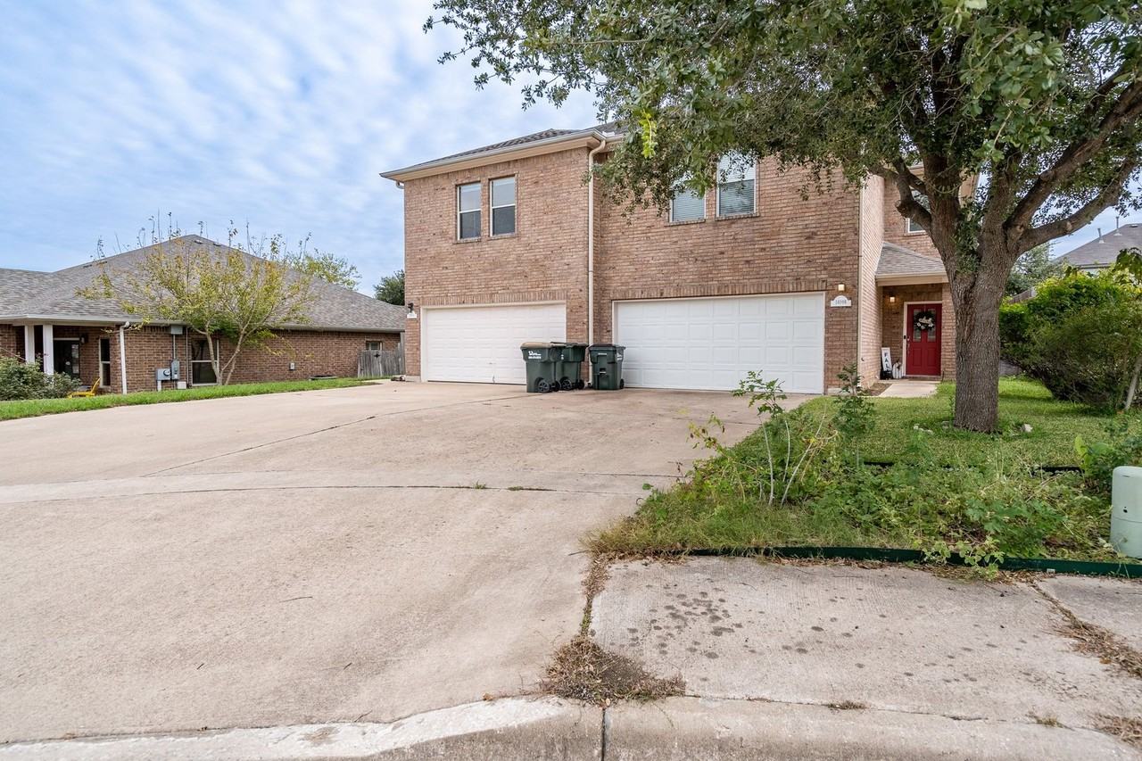 1409 Bergin Ct - Photo 3 of 21