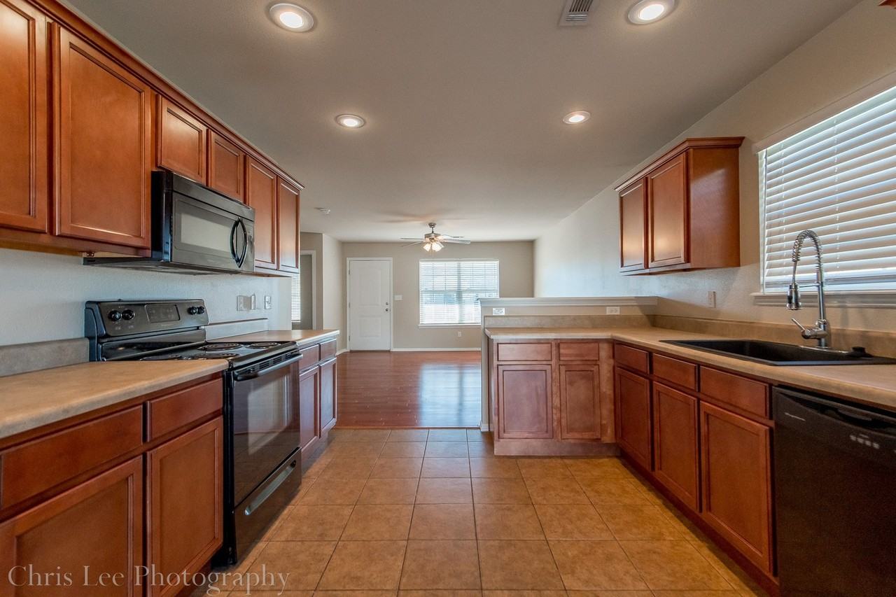 4418 W Sweetgum Ln - Photo 7 of 19