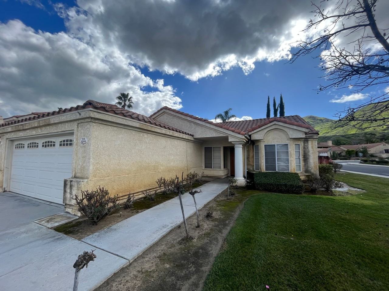 2568 Topanga Ct - Photo 2 of 17
