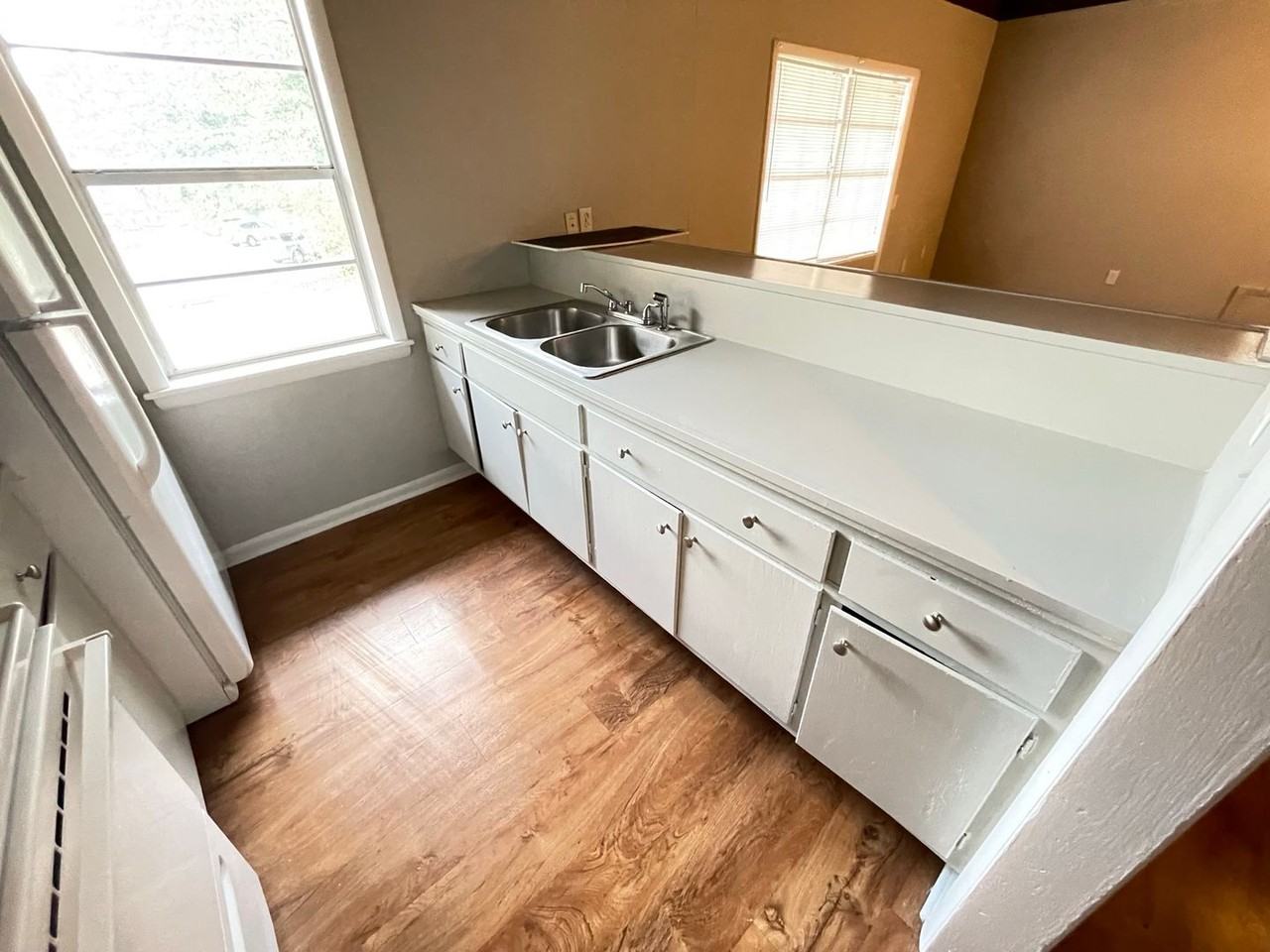 242 Georgia Ave #8 - Photo 5 of 7