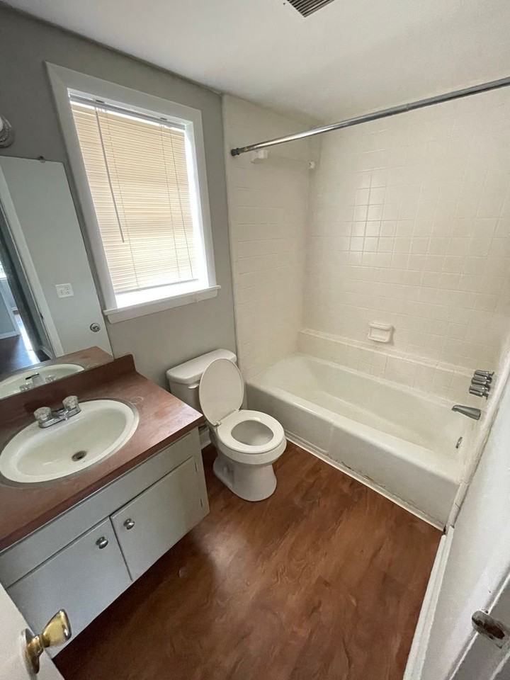 242 Georgia Ave #8 - Photo 6 of 7