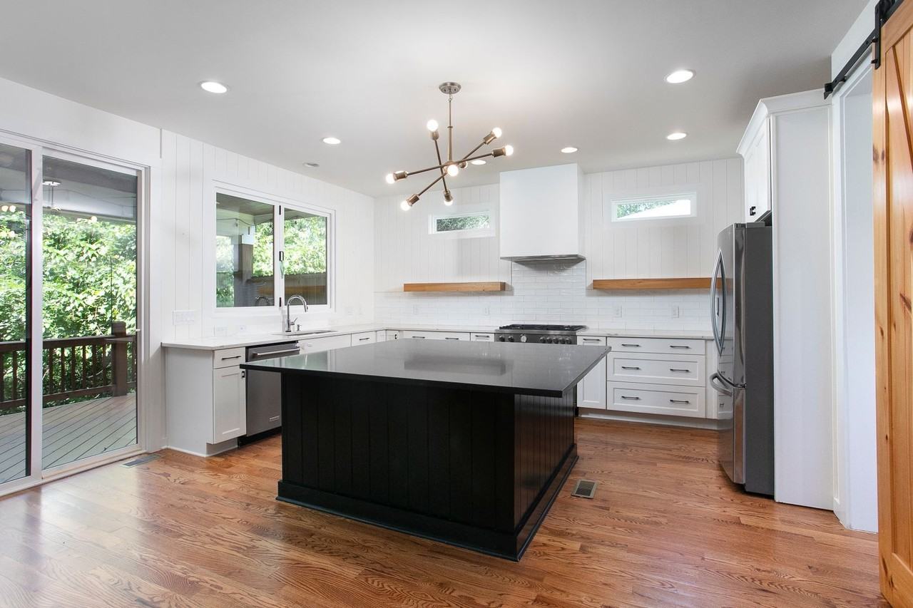 1702 Bivins St - Photo 6 of 20