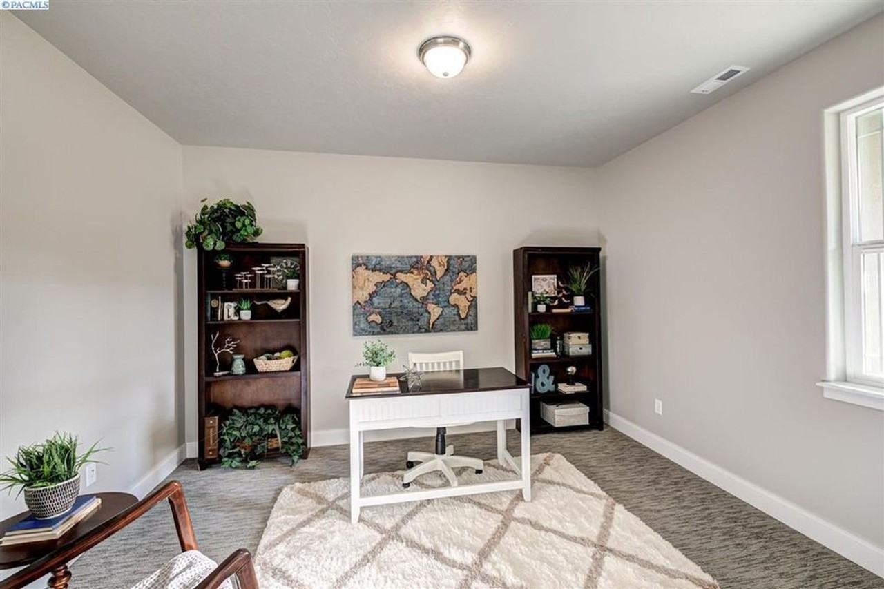 546 Summerview Ln - Photo 2 of 29