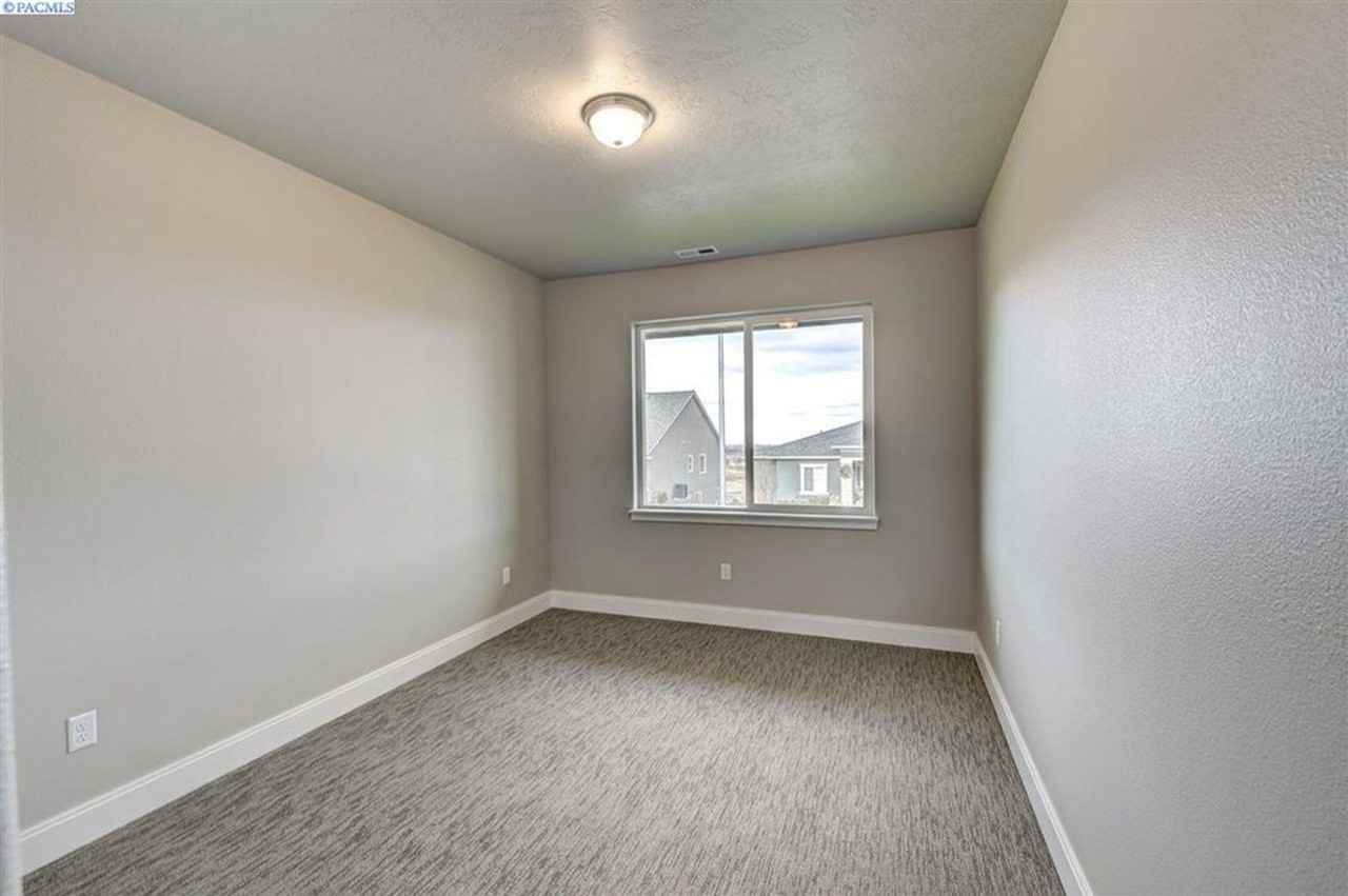 546 Summerview Ln - Photo 5 of 29