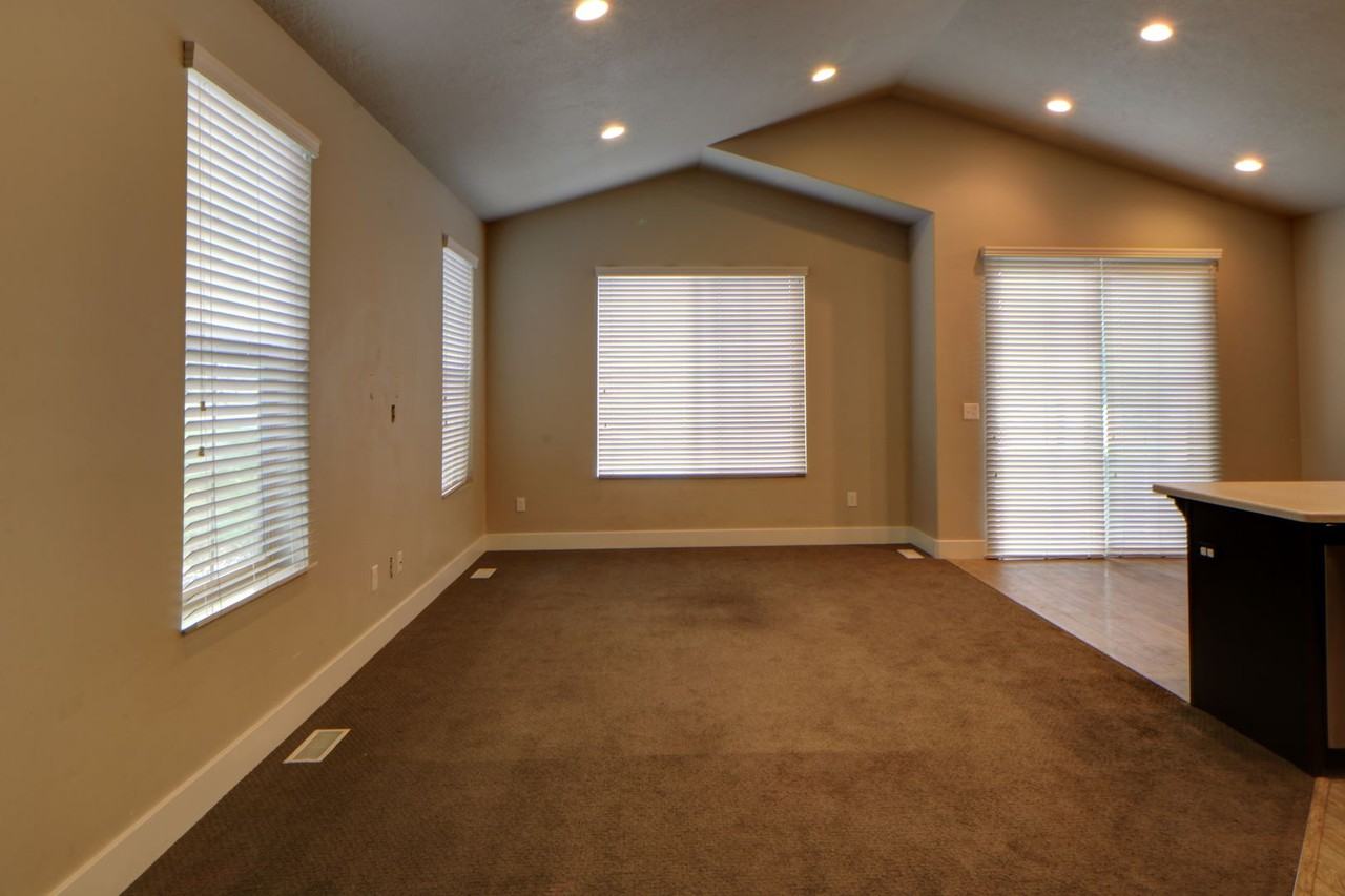 120 W 3430 N - Photo 4 of 29