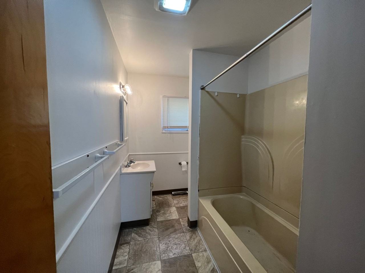 130/132 Railroad - Photo 3 of 6