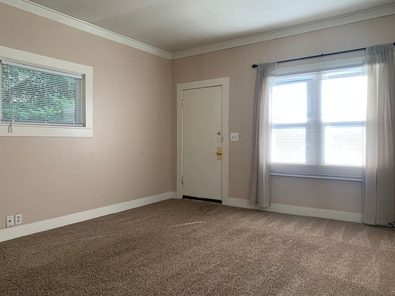 819 N 4th Ave - Photo 2 of 10