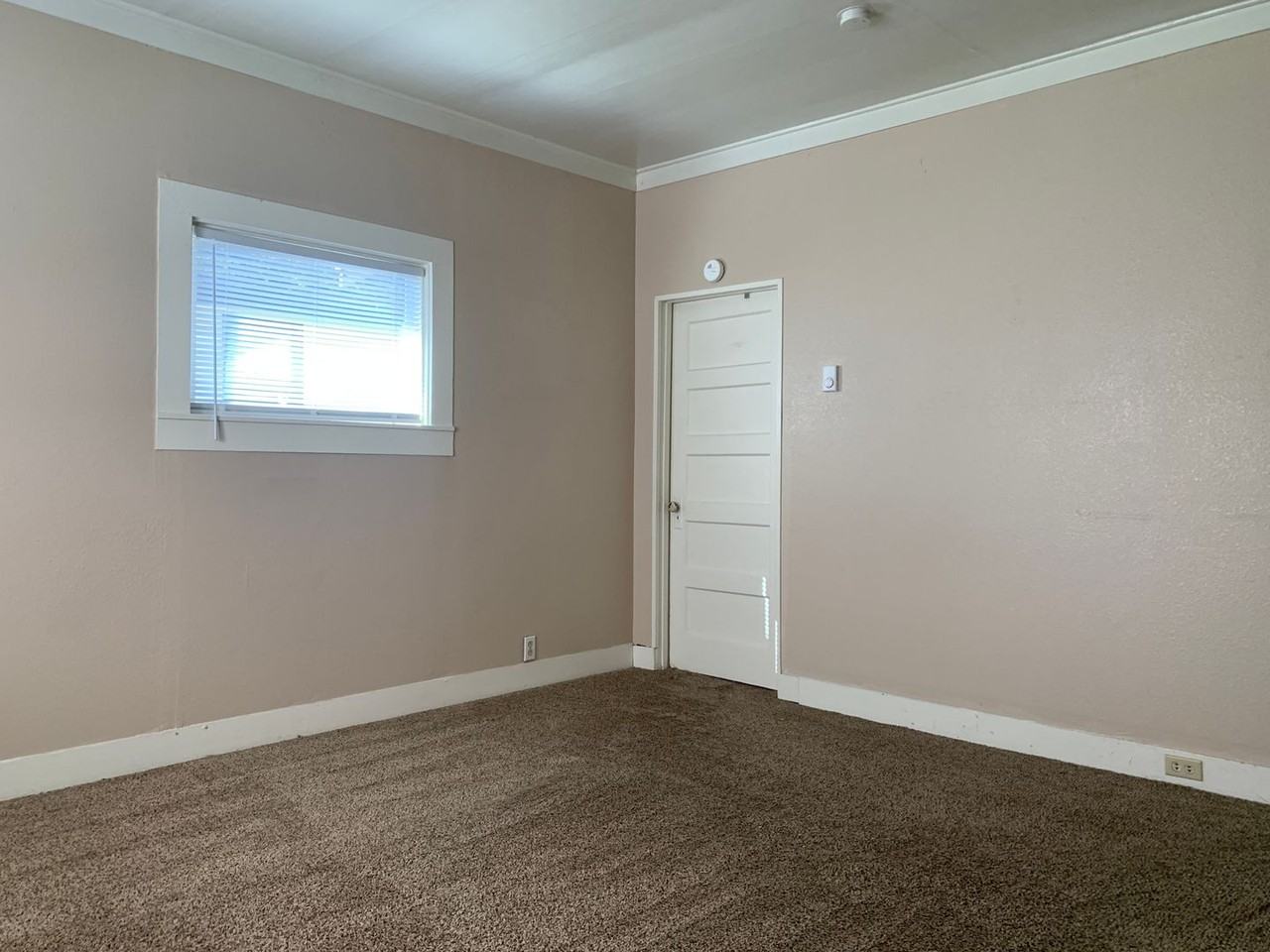 819 N 4th Ave - Photo 3 of 10