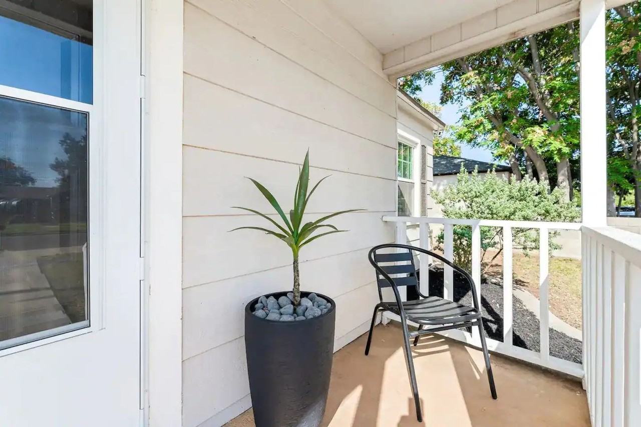 2826 33rd St - Photo 2 of 21