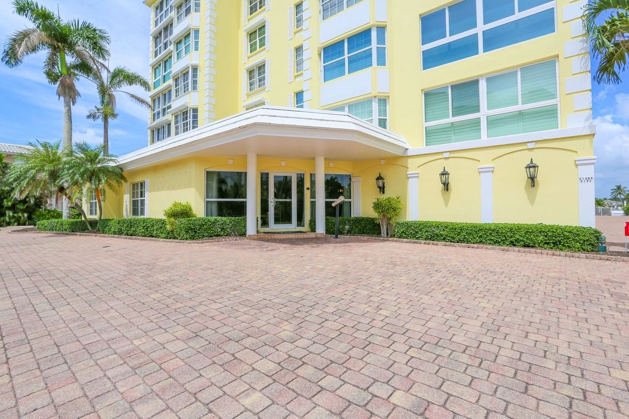 1900 Gulf Shore Blvd N Apt 103 - Photo 2 of 50