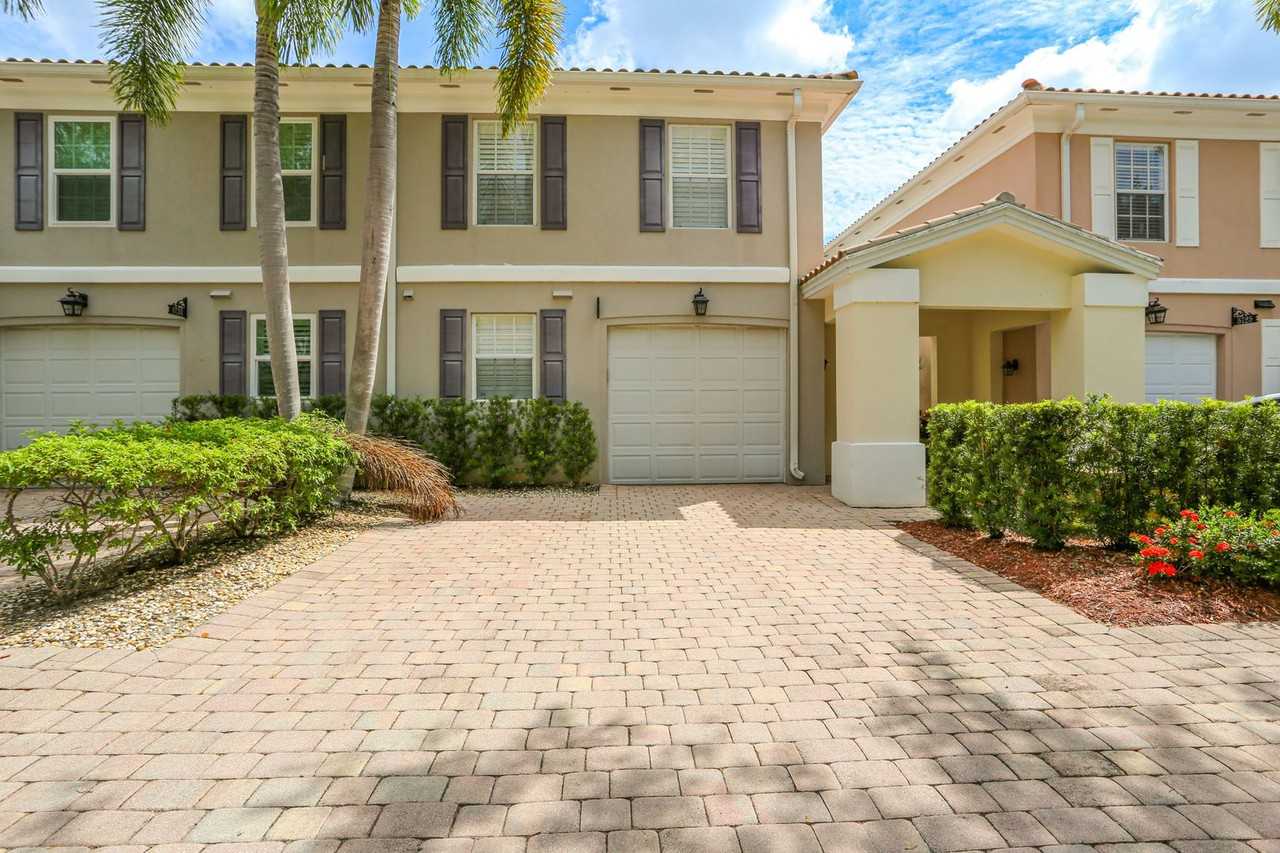 5729 Cove Cir - Photo 2 of 50