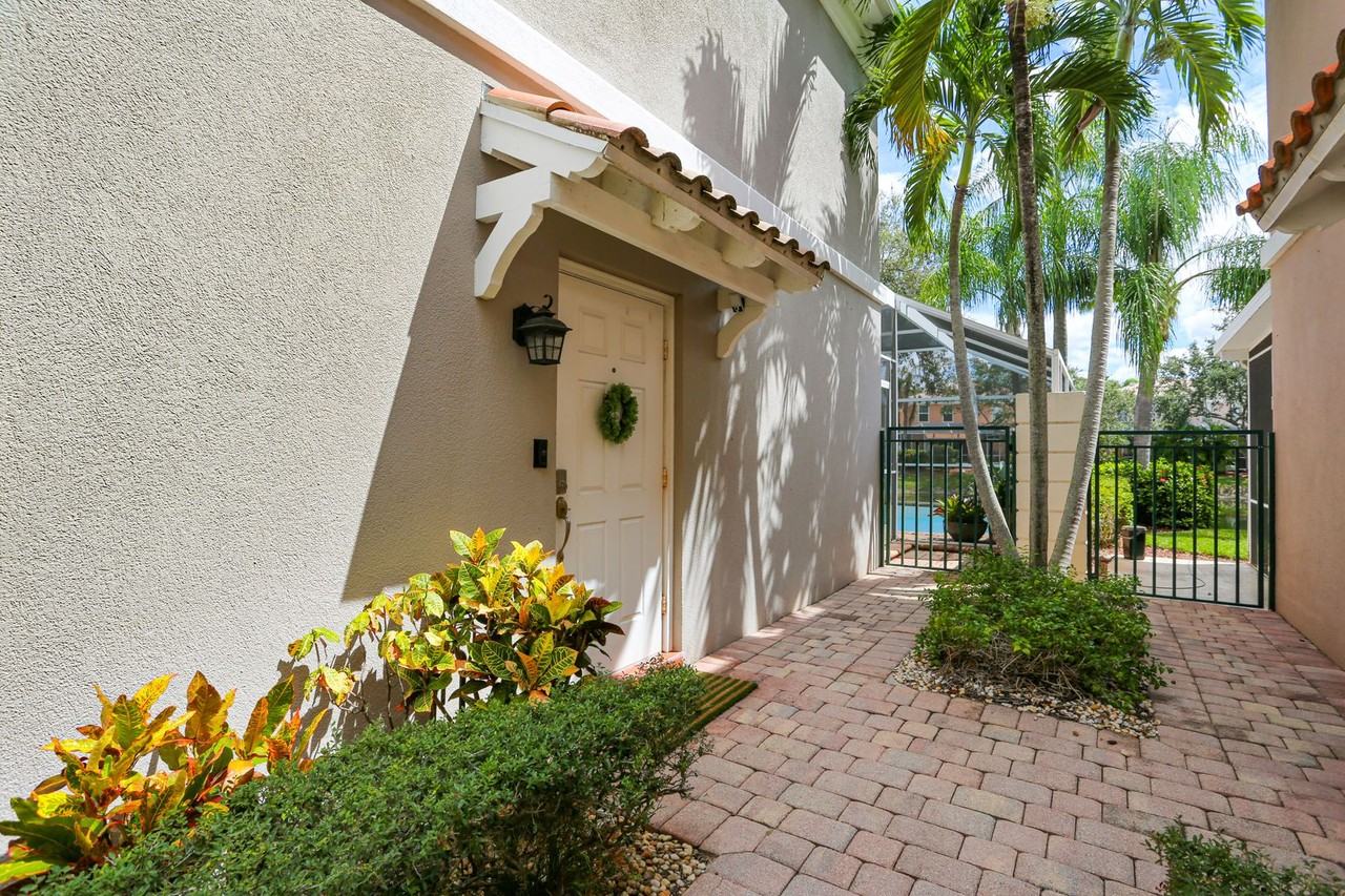 5729 Cove Cir - Photo 3 of 50