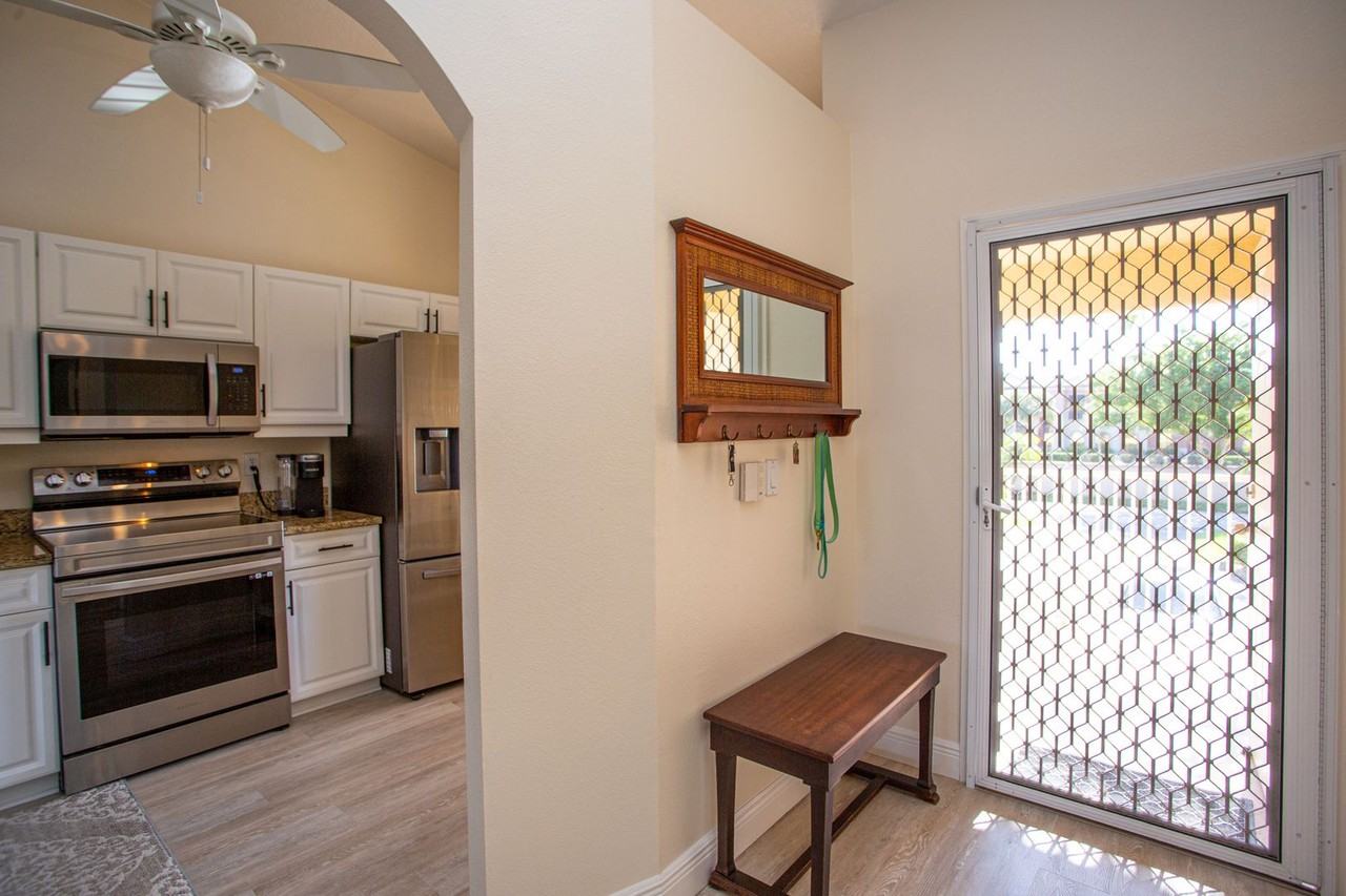 6496 Huntington Lakes Cir #203 - Photo 3 of 32