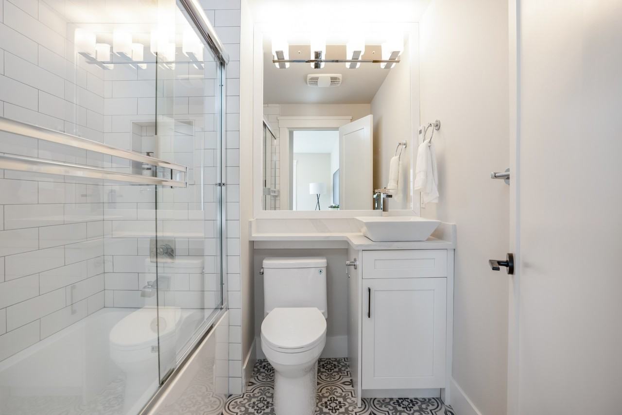 Kitsilano Manor - Photo 2 of 9