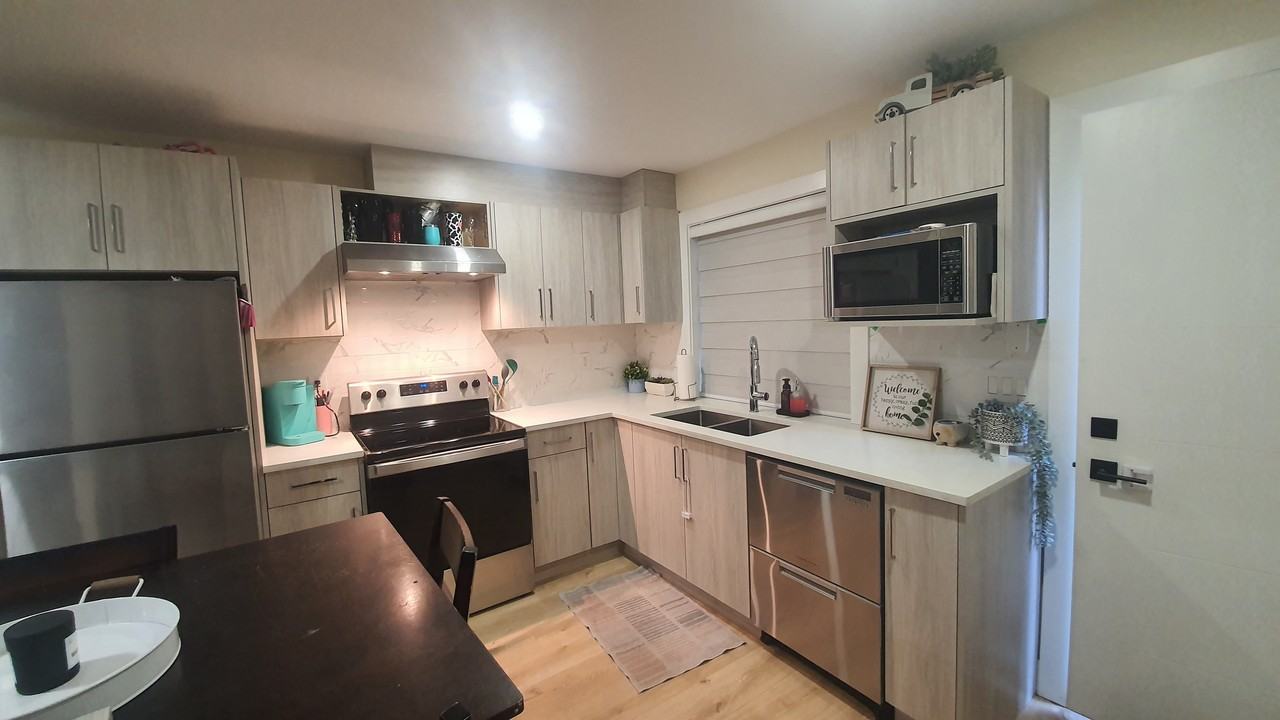 33A 33A Avenue - Photo 2 of 11