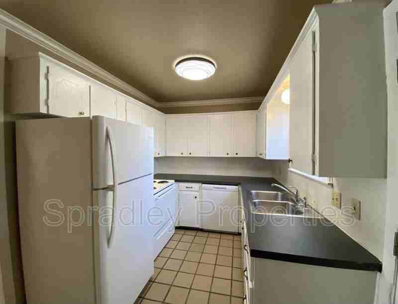 1025 N Wall St - Photo 3 of 9