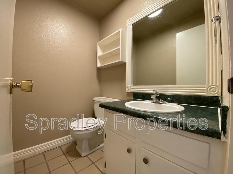 1025 N Wall St - Photo 5 of 9