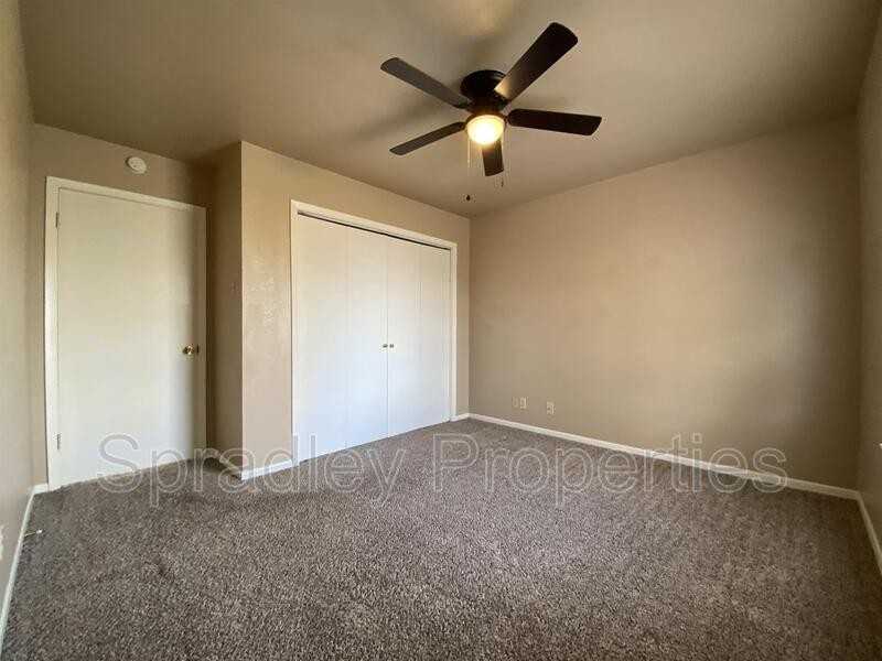 1025 N Wall St - Photo 6 of 9