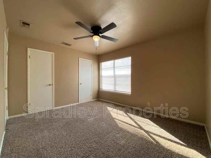 1025 N Wall St - Photo 7 of 9