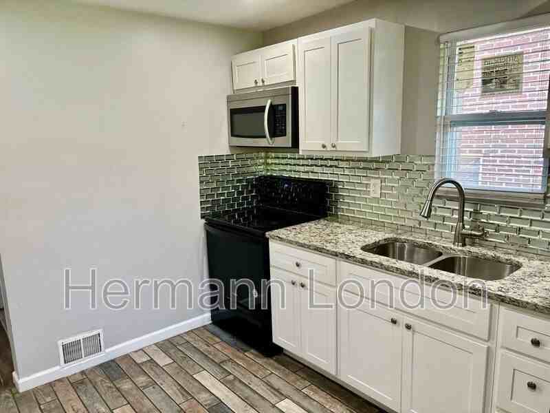 2925 Lincoln Ave - Photo 2 of 11